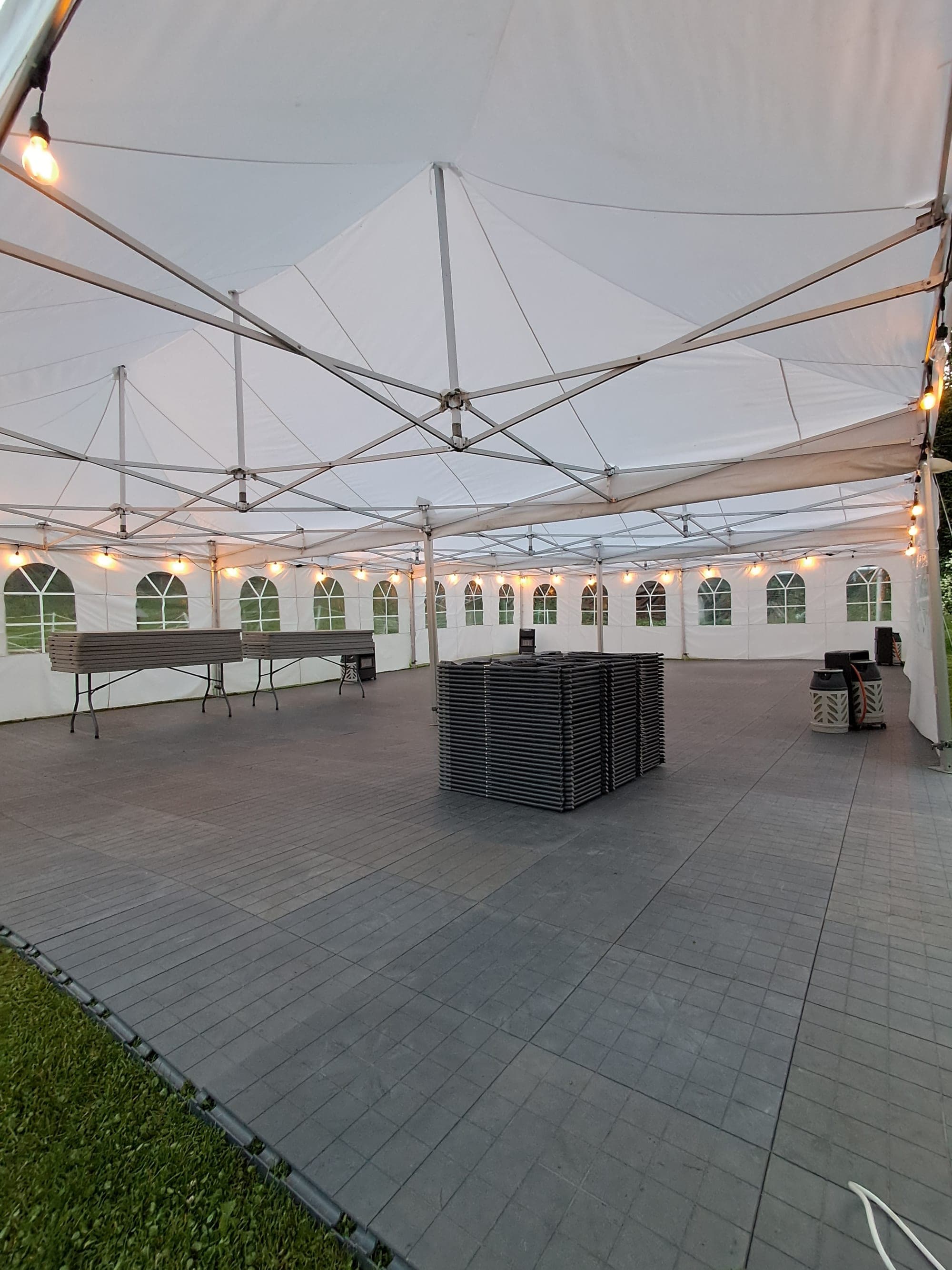13,5 × 9 meter partytelt satt opp til arrangement – bilde 3