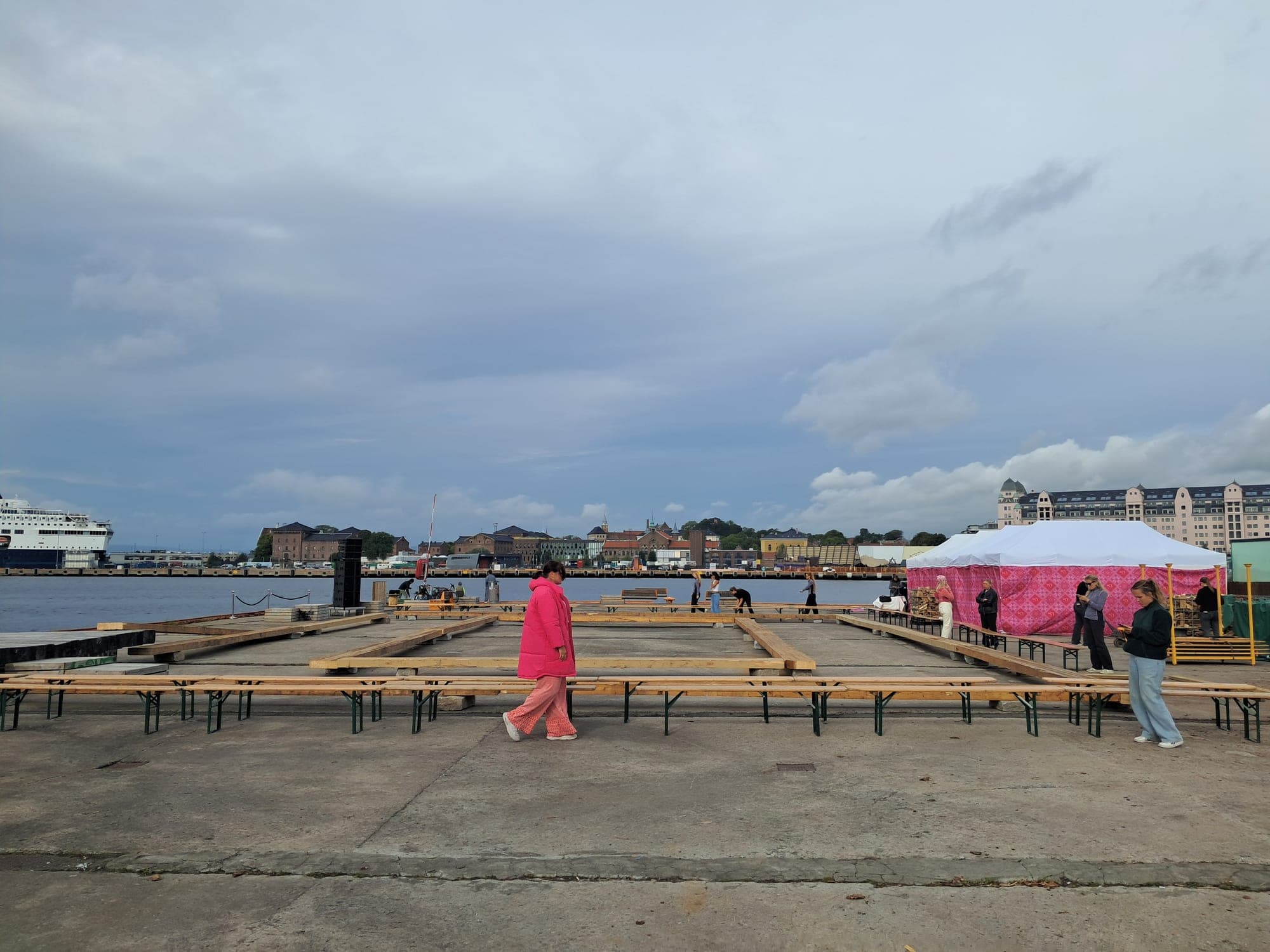 6 × 12 meter partytelt satt opp til arrangement – bilde 3