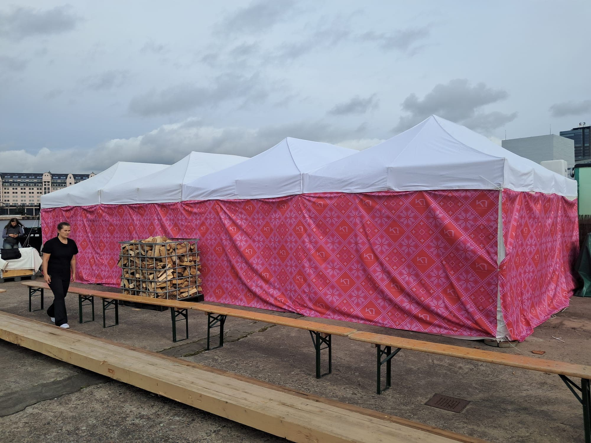 6 × 12 meter partytelt satt opp til arrangement – bilde 4