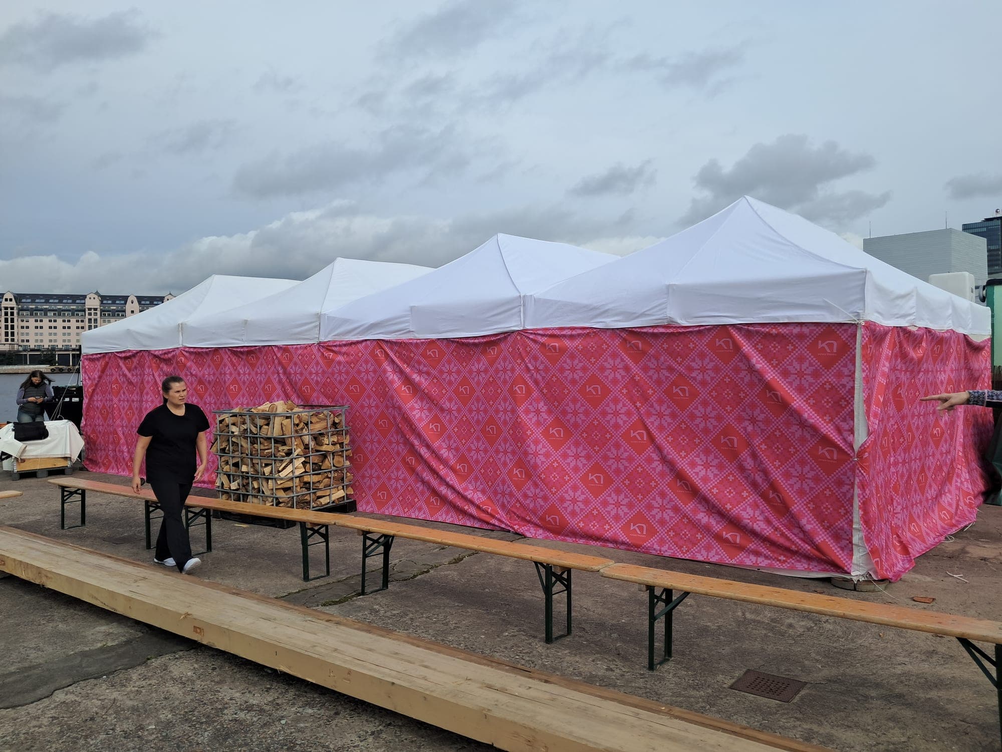 6 × 12 meter partytelt satt opp til arrangement – bilde 5