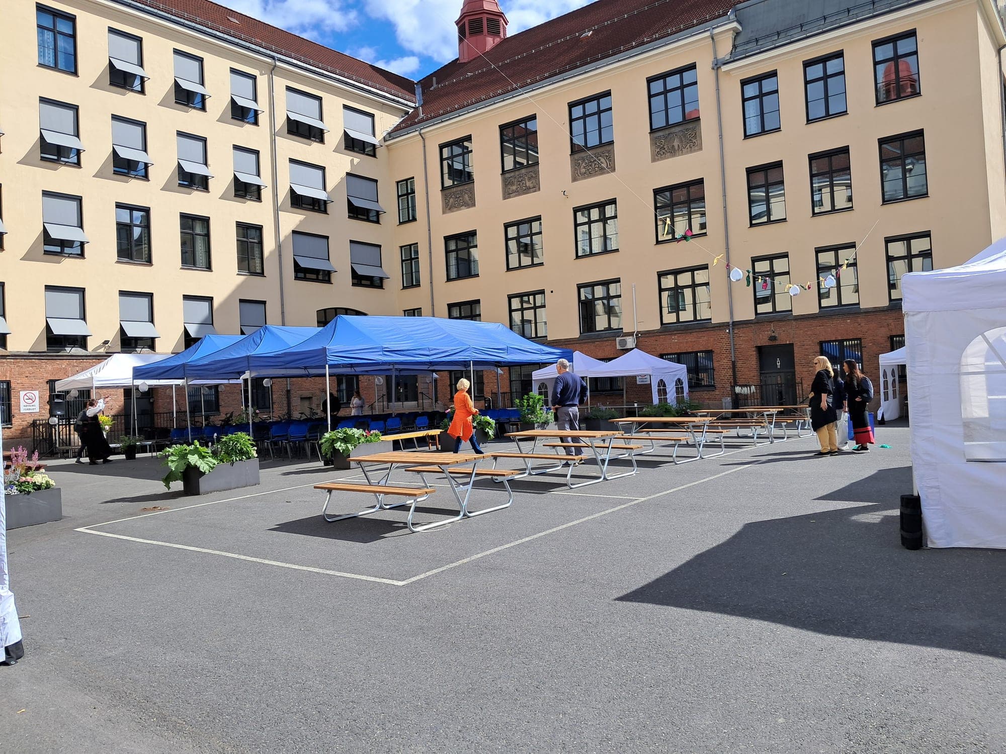 Partytelt til skoleavslutning – bilde 14